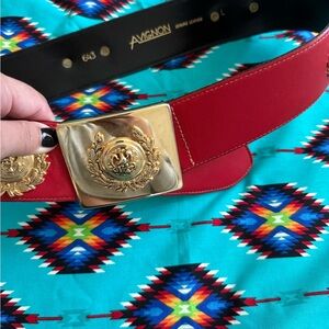 VINTAGE RED LEATHER AVIGNON 90’s BELT with GOLD EMBLEMS 📍